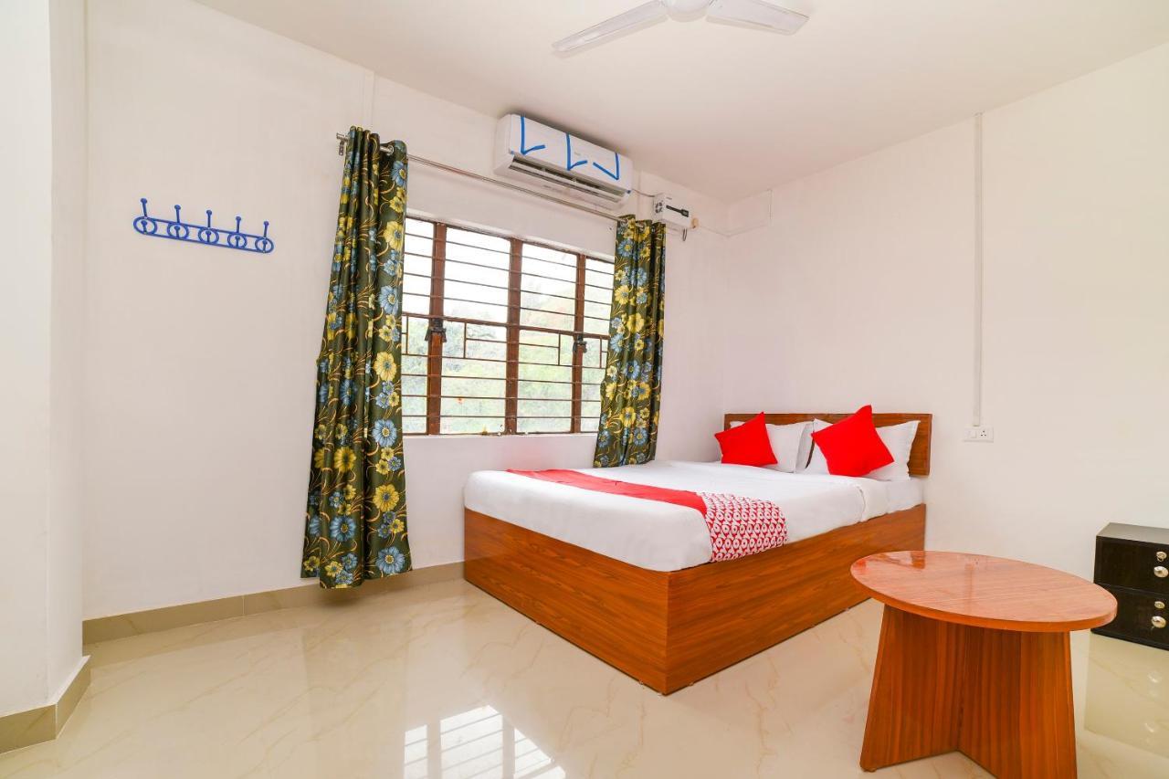 גווהטי Oyo 40893 Hotel Lotus מראה חיצוני תמונה